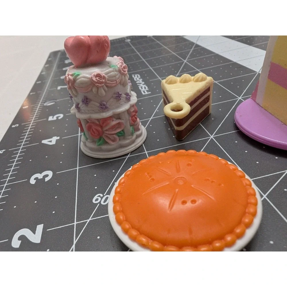 Fashion Doll Pies cakes vtg & modern lot of 4 plastic pvc small 1 to 2 inch toy‎
